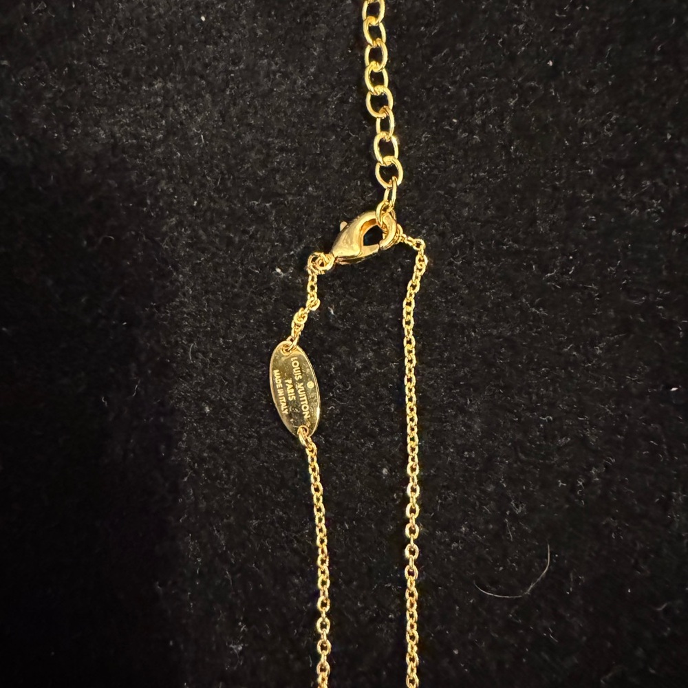 Louis Vuitton Gold and Pink Necklace Elegant Jewelry - Picture 4 of 7